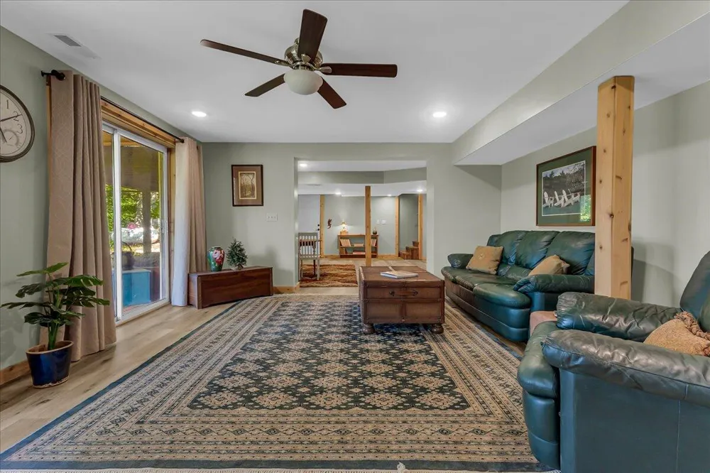 45417 15th Avenue Bloomingdale, MI 49026