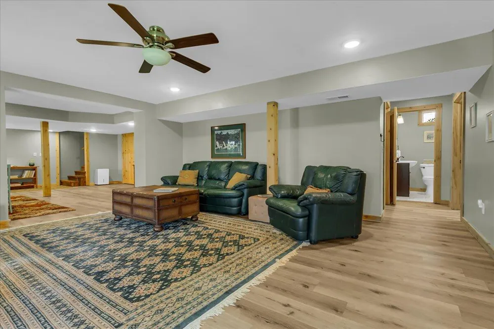 45417 15th Avenue Bloomingdale, MI 49026