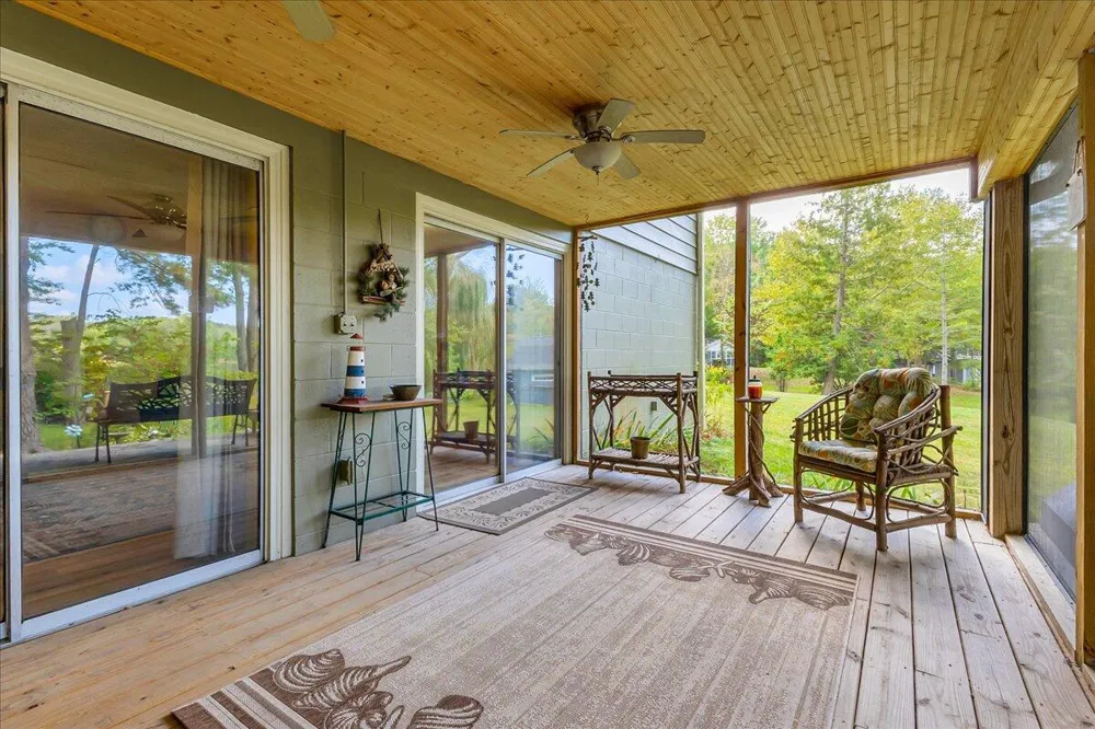 45417 15th Avenue Bloomingdale, MI 49026