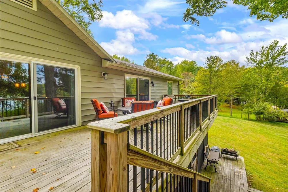 45417 15th Avenue Bloomingdale, MI 49026