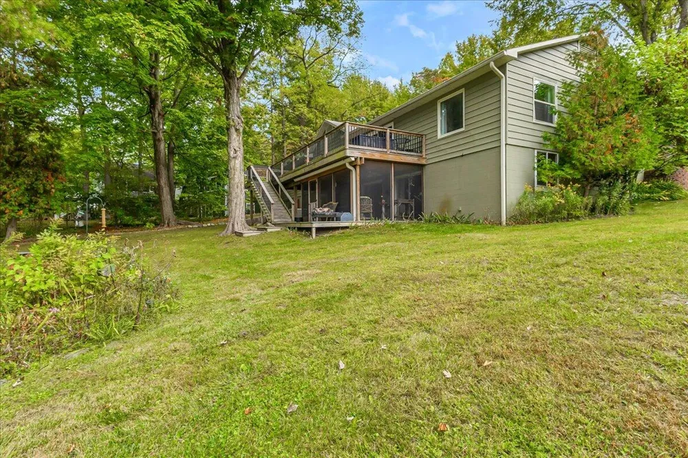 45417 15th Avenue Bloomingdale, MI 49026