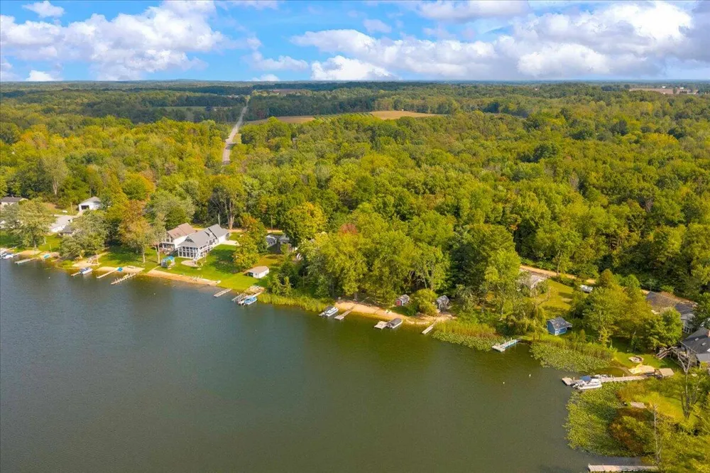 45417 15th Avenue Bloomingdale, MI 49026