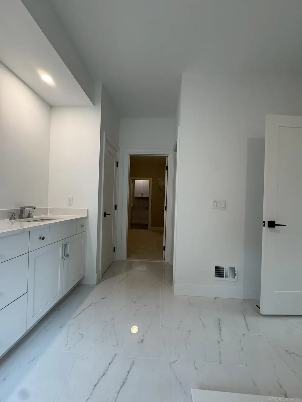 14004 Quail View Drive Washington Township, MI 48094