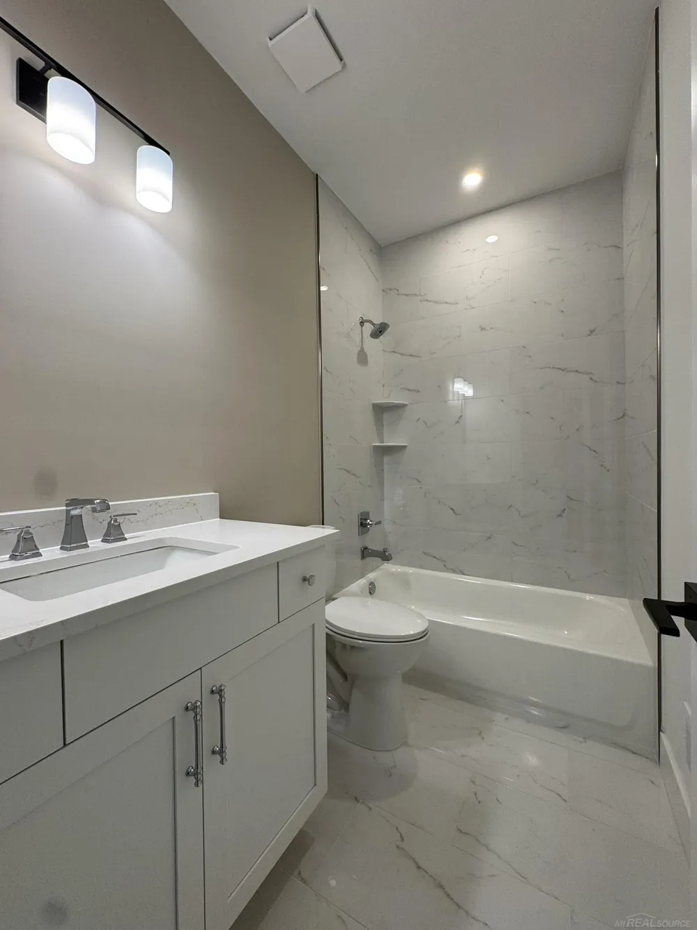 14004 Quail View Drive Washington Township, MI 48094