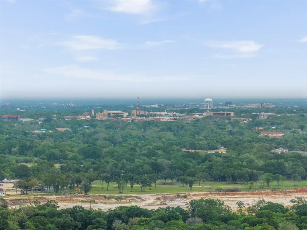 604 Hilton Road Bryan, TX 77807