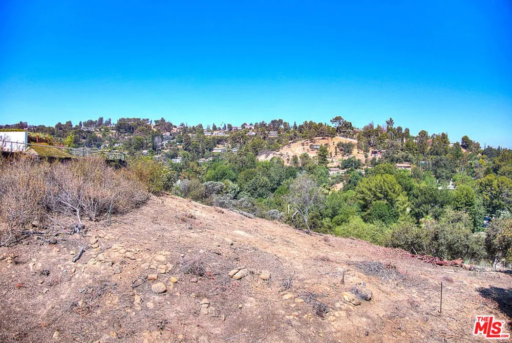 4491 La Barca Dr Tarzana, CA 91356