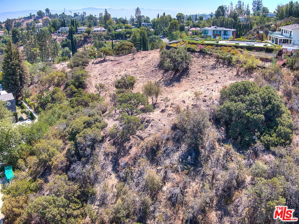 4491 La Barca Dr Tarzana, CA 91356