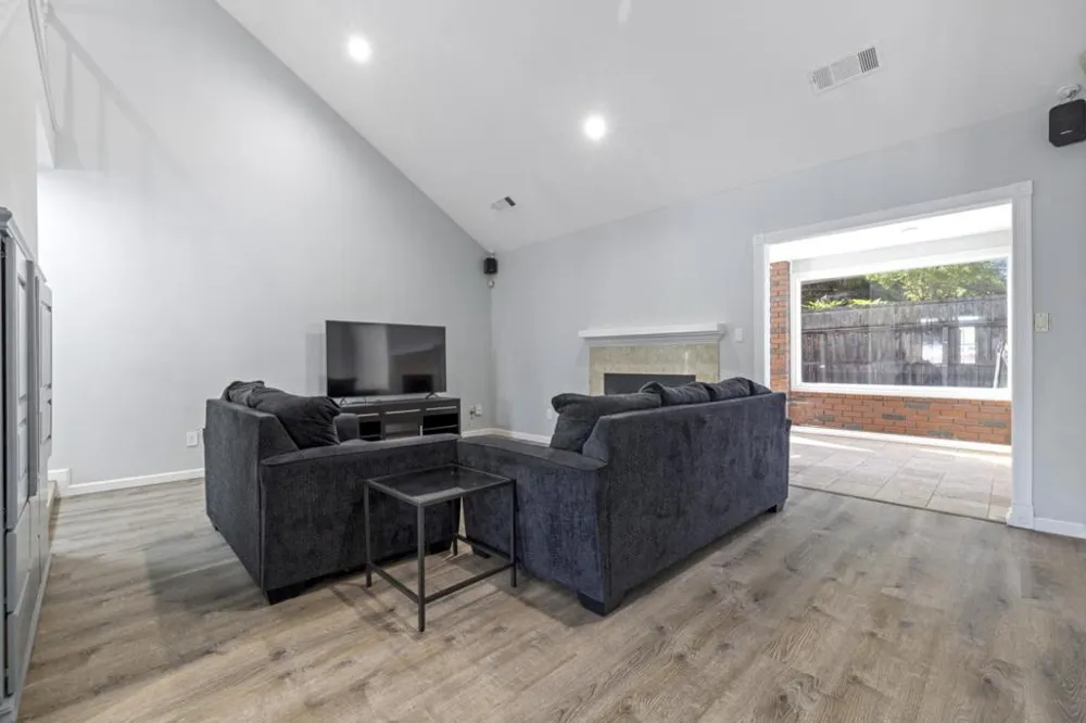 2604 Snyder Avenue Modesto, CA 95356