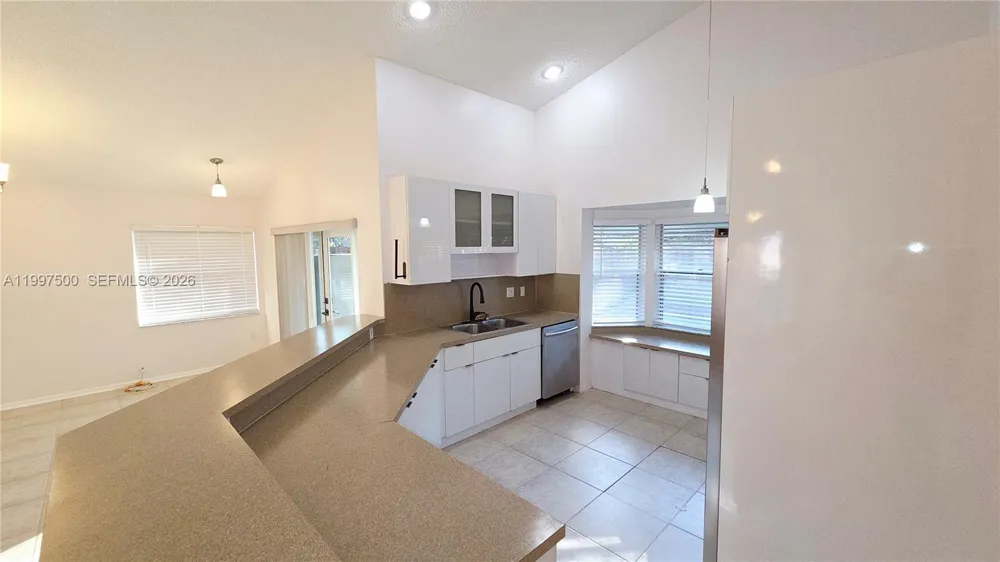 3247 NW 123rd Ave Sunrise, FL 33323