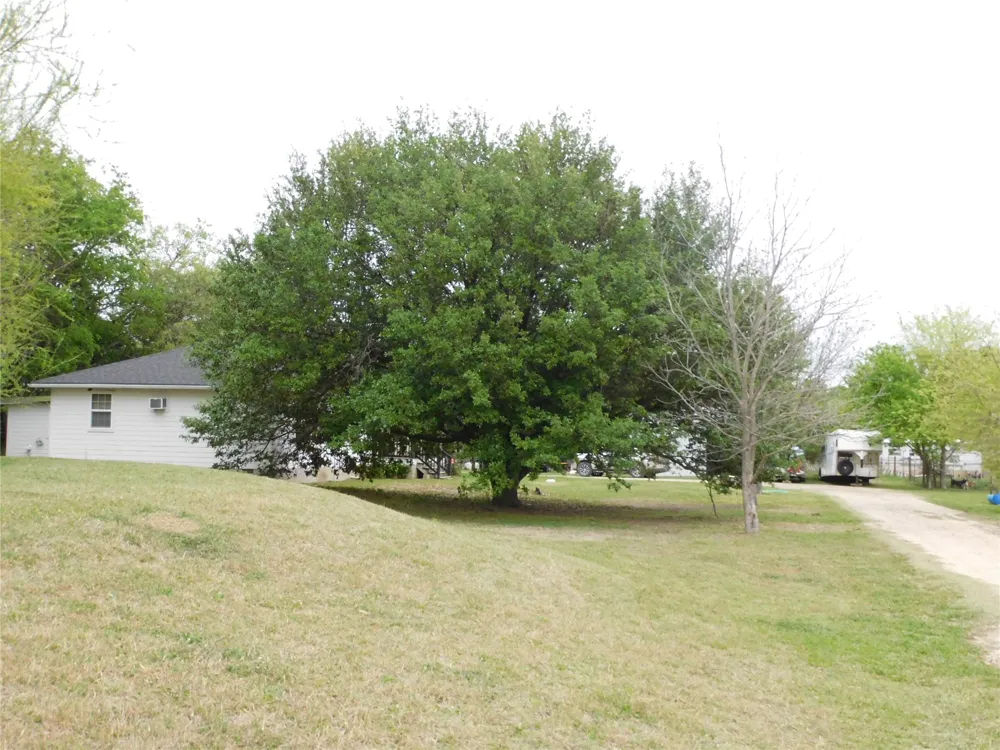 1032 Fm 936 Hubbard, TX 76648