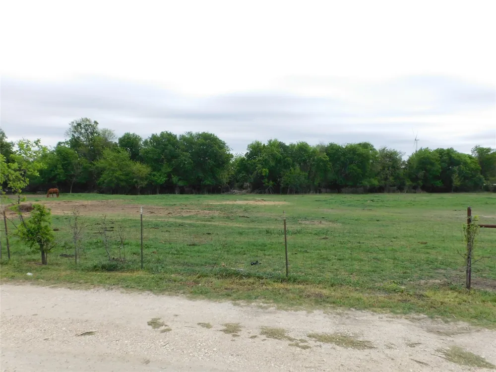 1032 Fm 936 Hubbard, TX 76648