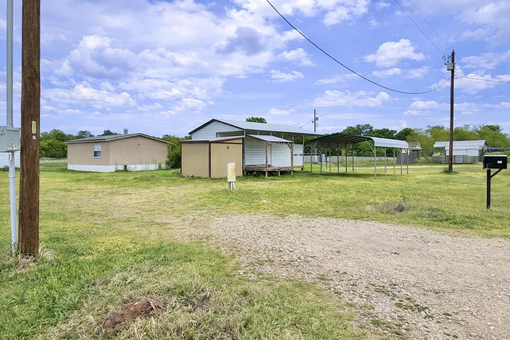 395 Holiday Village Drive Quitman, TX 75783