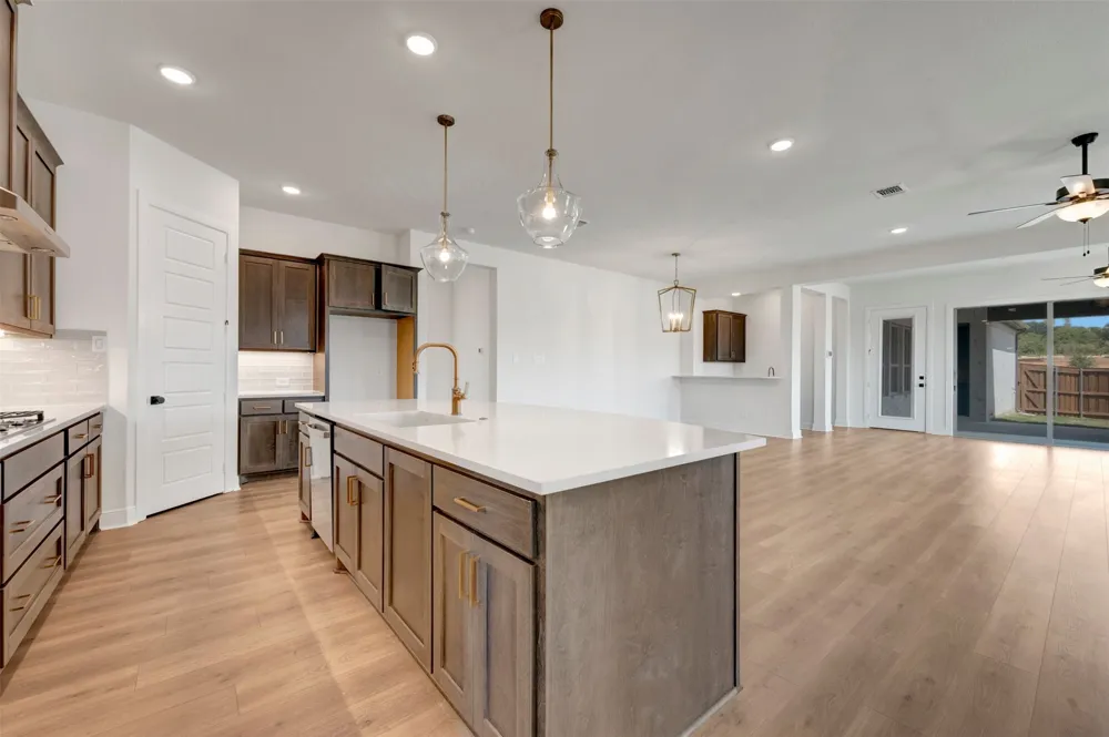 2097 Pine Grove Lane Arlington, TX 76005