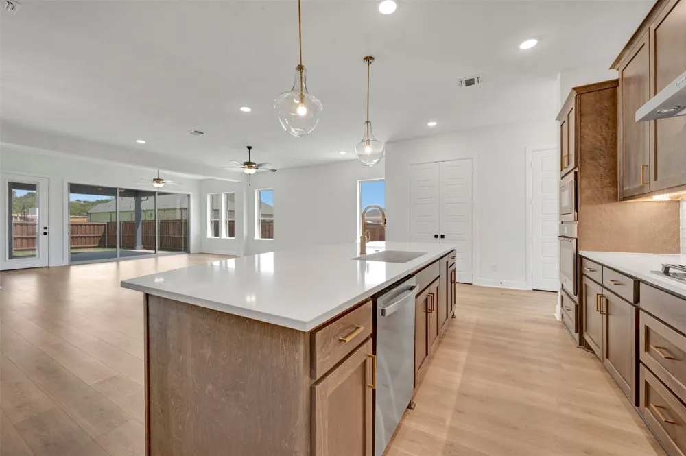 2097 Pine Grove Lane Arlington, TX 76005