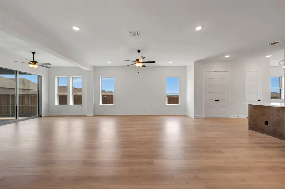 2097 Pine Grove Lane Arlington, TX 76005