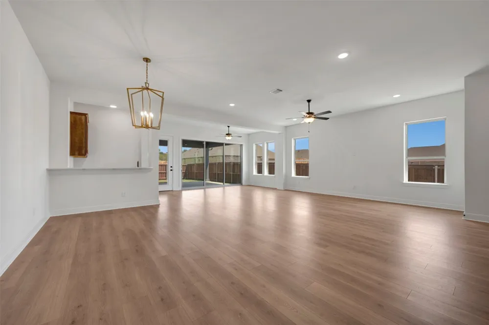 2097 Pine Grove Lane Arlington, TX 76005