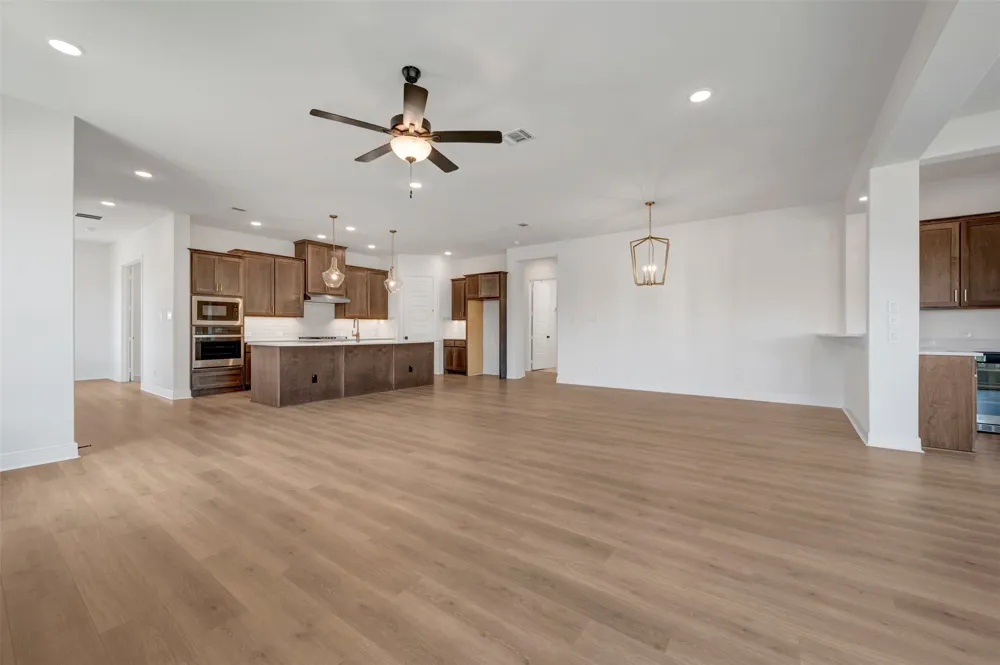 2097 Pine Grove Lane Arlington, TX 76005