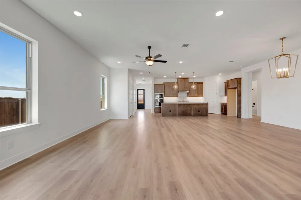 2097 Pine Grove Lane Arlington, TX 76005