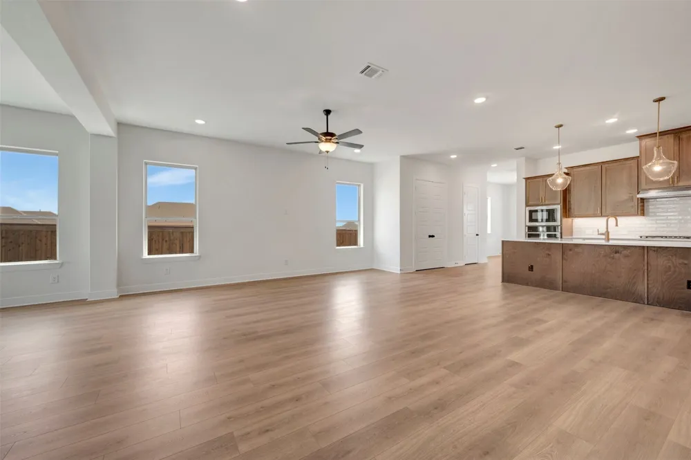 2097 Pine Grove Lane Arlington, TX 76005