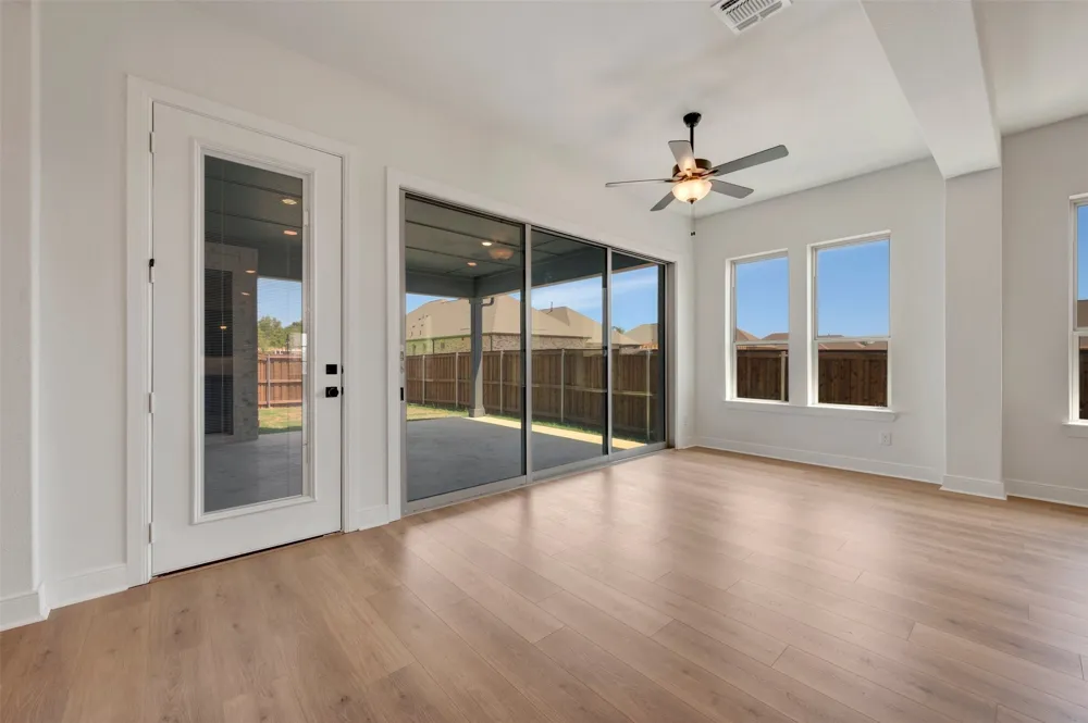 2097 Pine Grove Lane Arlington, TX 76005