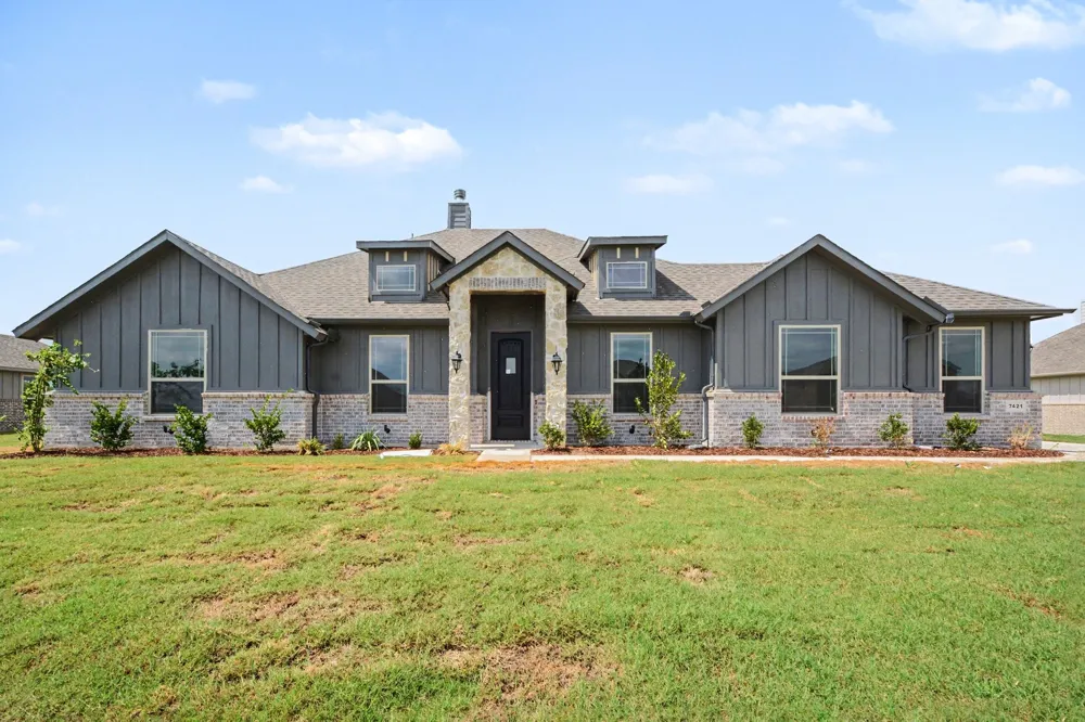 7421 Stonehenge Sanger, TX 76266