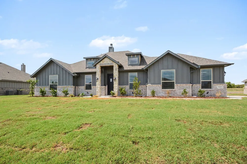 7421 Stonehenge Sanger, TX 76266