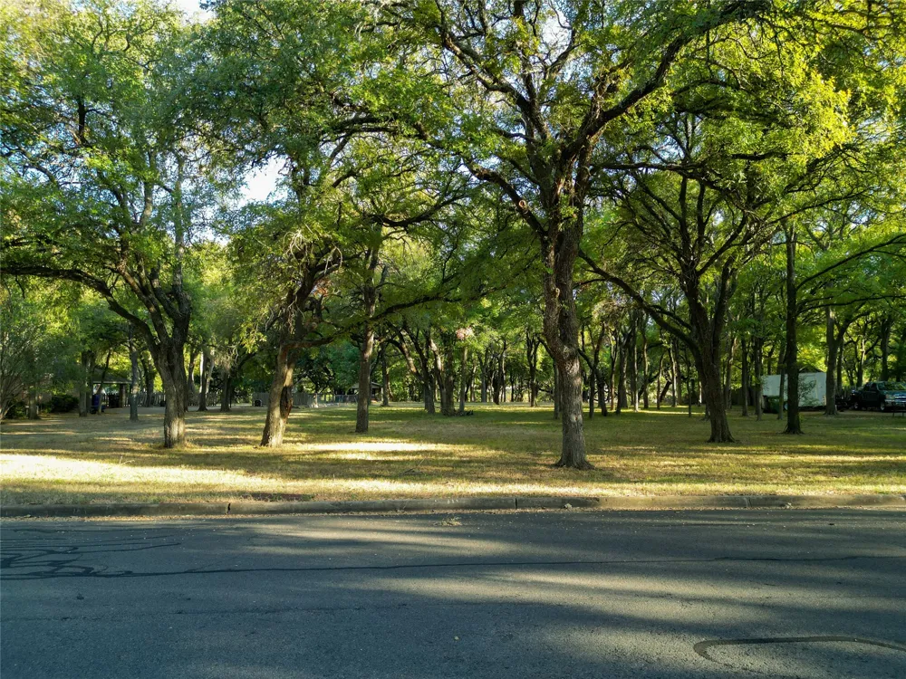 223 Oak Creek Circle McGregor, TX 76657