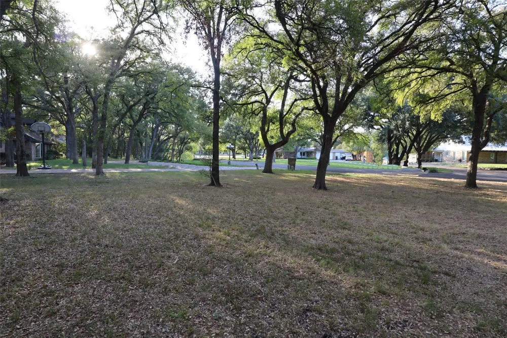 223 Oak Creek Circle McGregor, TX 76657