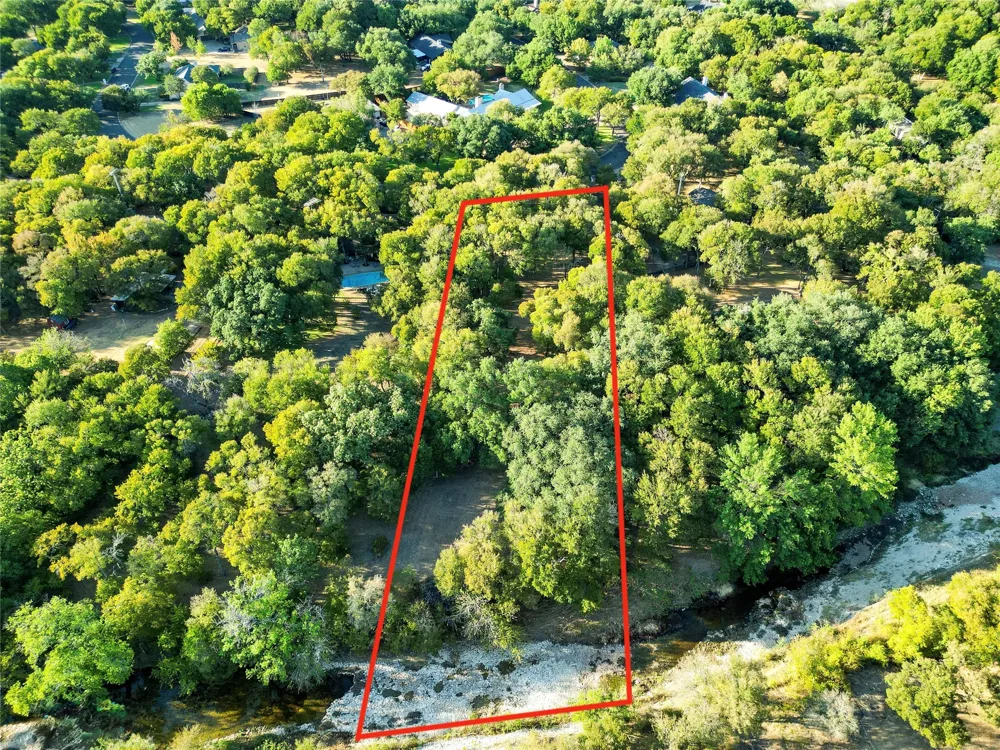223 Oak Creek Circle McGregor, TX 76657