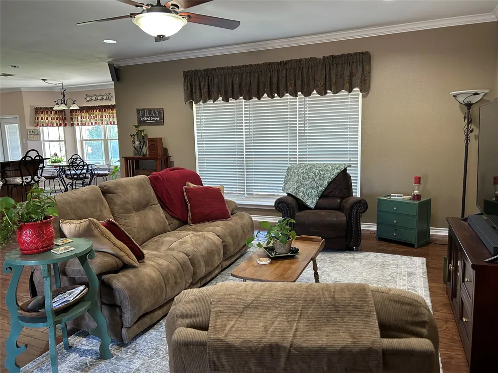 214 Vz County Road 4411 Ben Wheeler, TX 75754