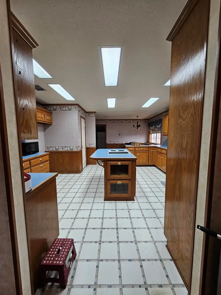 1710 An County Road 463 Montalba, TX 75853