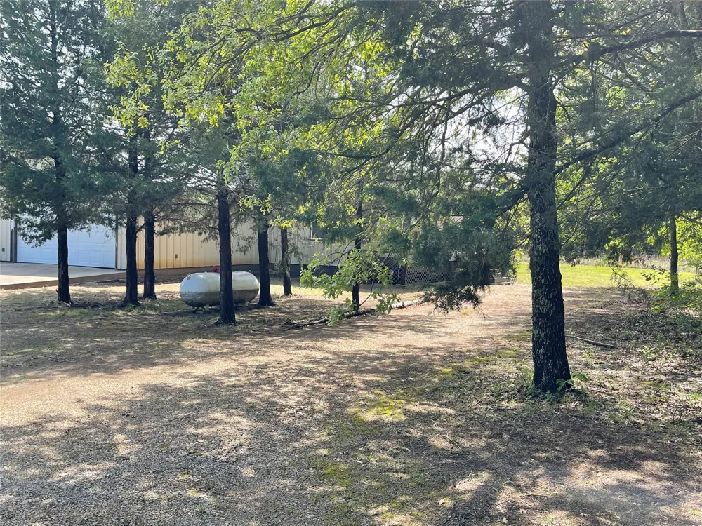 2110 County Road 1220 Savoy, TX 75479