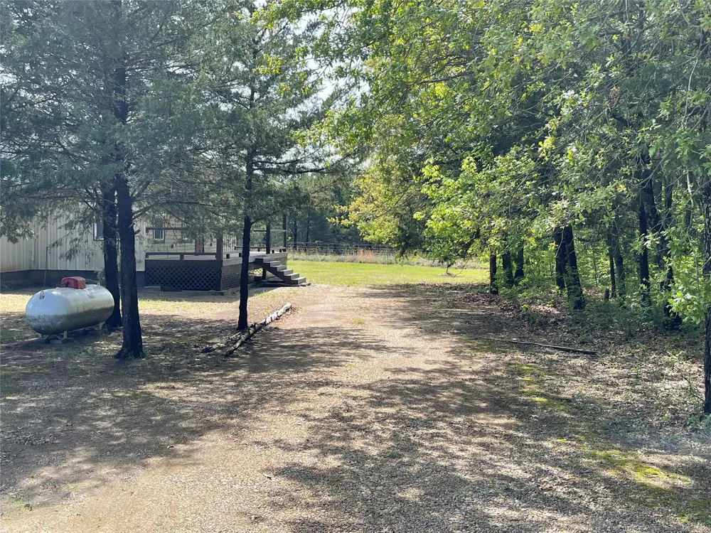 2110 County Road 1220 Savoy, TX 75479