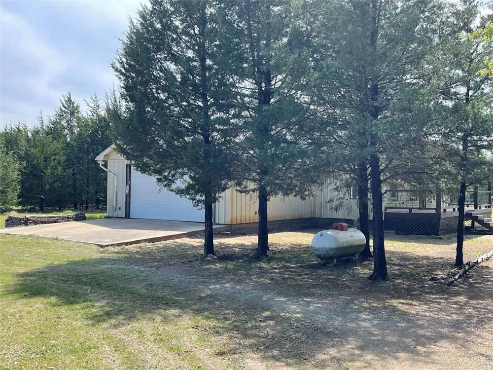 2110 County Road 1220 Savoy, TX 75479
