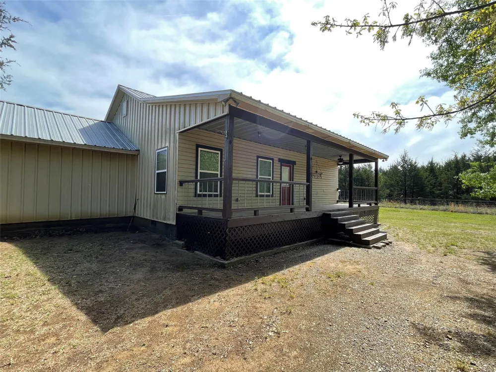 2110 County Road 1220 Savoy, TX 75479