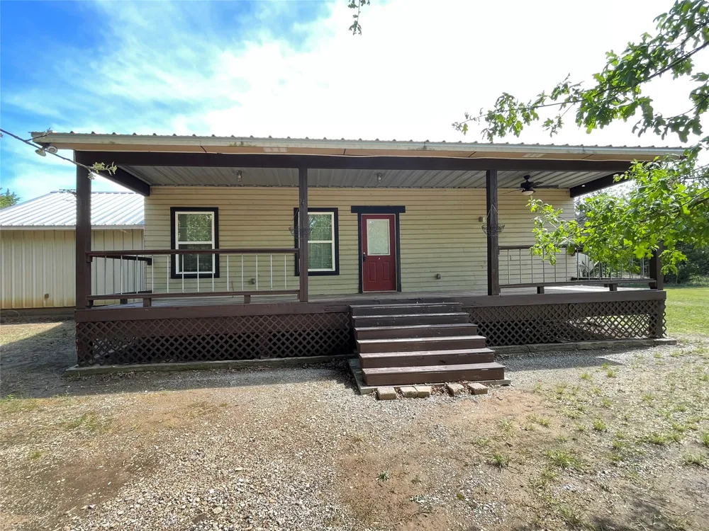 2110 County Road 1220 Savoy, TX 75479