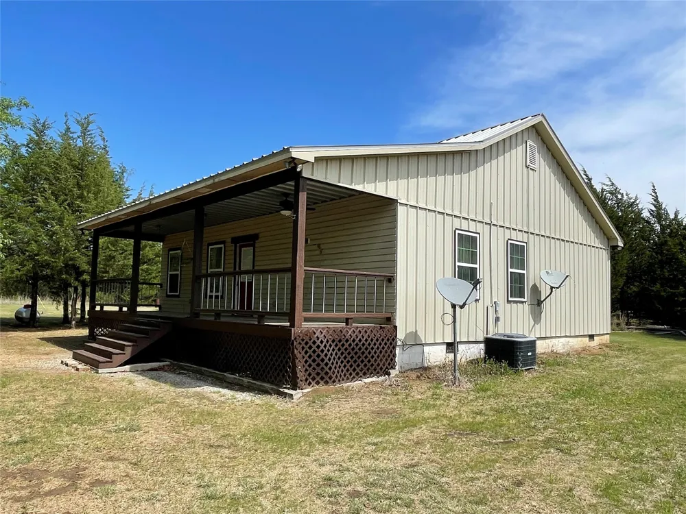 2110 County Road 1220 Savoy, TX 75479