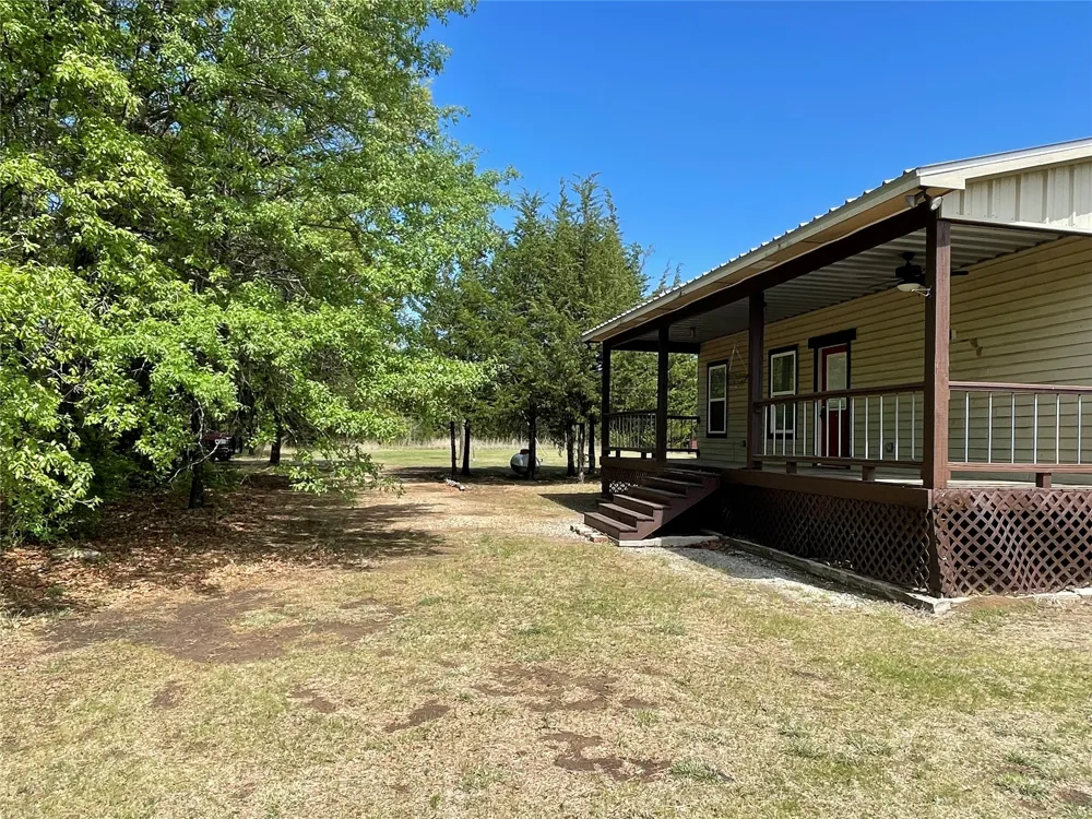 2110 County Road 1220 Savoy, TX 75479