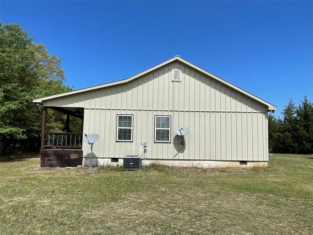 2110 County Road 1220 Savoy, TX 75479