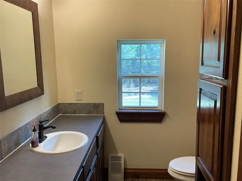 2110 County Road 1220 Savoy, TX 75479