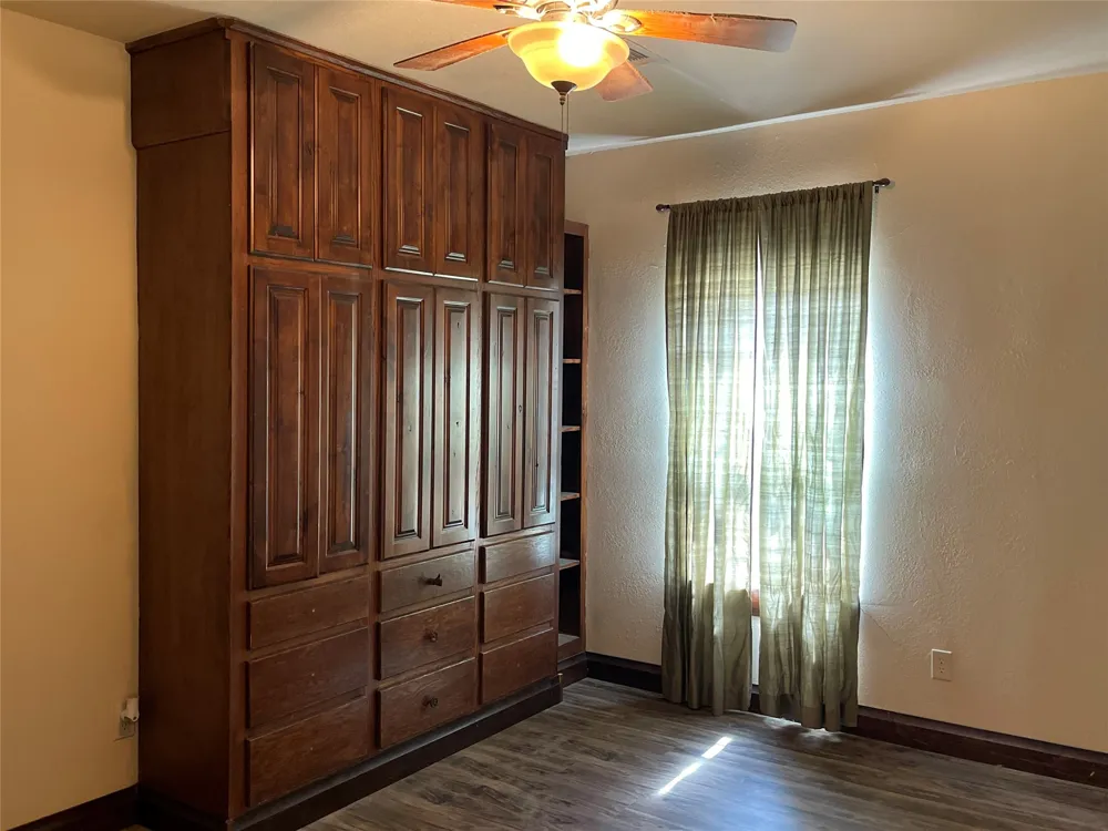 2110 County Road 1220 Savoy, TX 75479