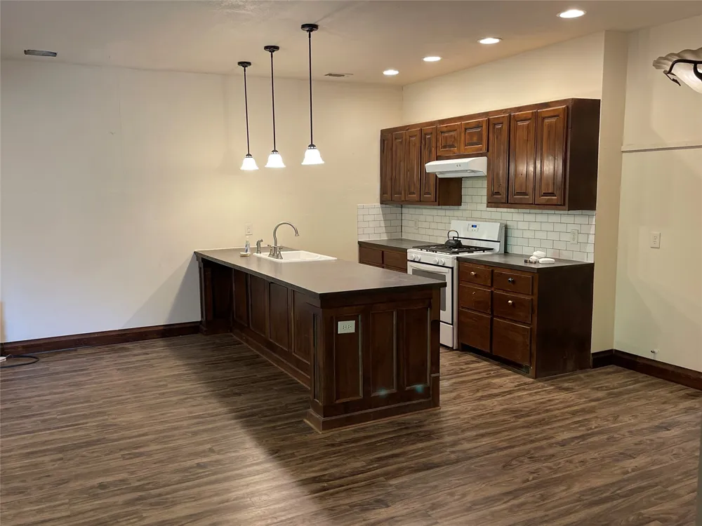 2110 County Road 1220 Savoy, TX 75479