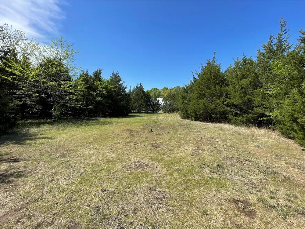 2110 County Road 1220 Savoy, TX 75479