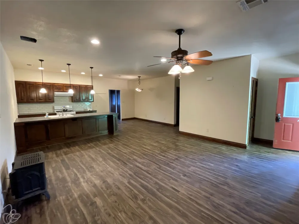 2110 County Road 1220 Savoy, TX 75479