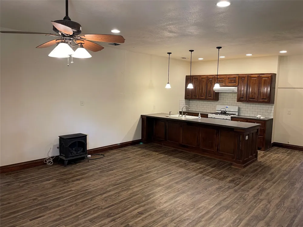 2110 County Road 1220 Savoy, TX 75479