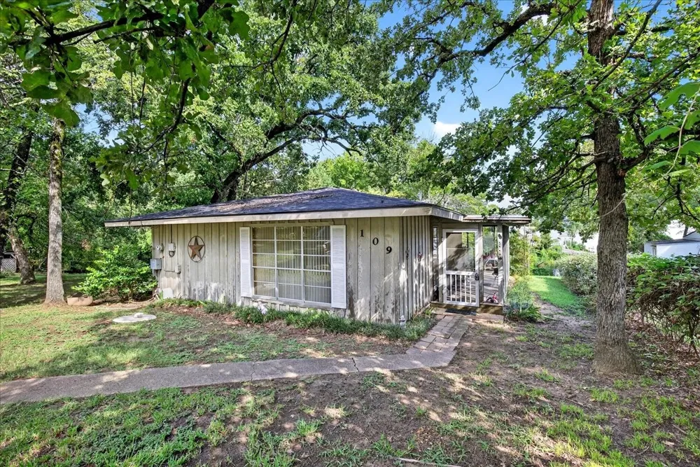 109 Circle Drive Tool, TX 75143