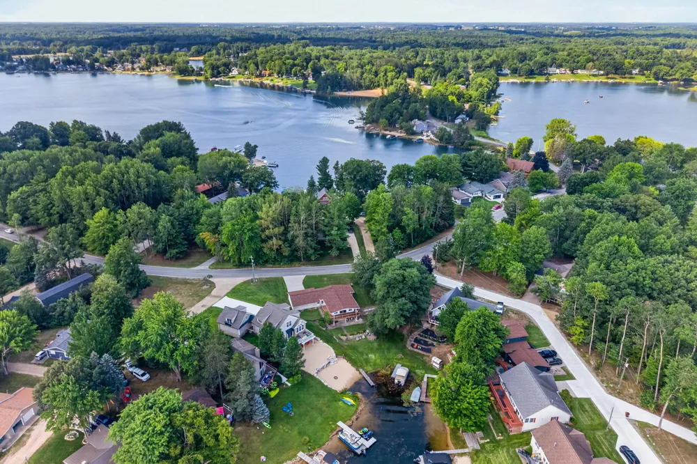 7788 W Royal Road Canadian Lakes, MI 49346
