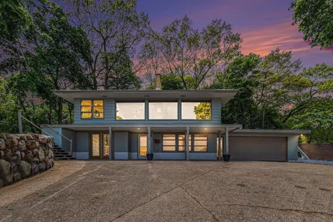 3229 Edgewater Street