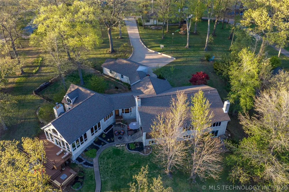 1446 Rockie Grove, OK 74344