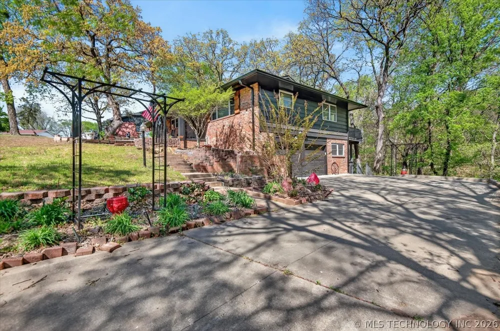 930 Briarwood Drive Bartlesville, OK 74006